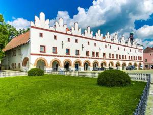 Prodej kanceláře, Nové Město nad Metují, Husovo náměstí, 730 m2