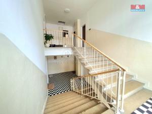 Prodej bytu 2+1, Ostrov, Hlavní třída, 60 m2