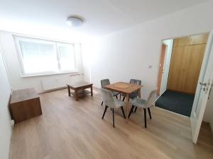 Pronájem bytu 2+kk, Praha - Záběhlice, Švehlova, 45 m2