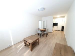 Pronájem bytu 2+kk, Praha - Záběhlice, Švehlova, 45 m2