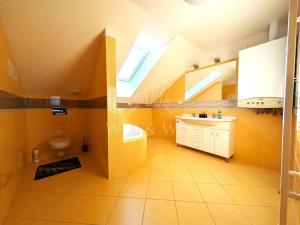 Prodej rodinného domu, Větrušice, Skalní, 140 m2
