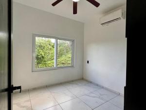 Prodej rodinného domu, Coxen Hole, Roatán, Honduras, 90 m2