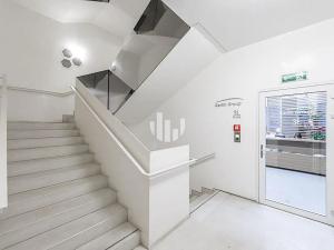 Pronájem kanceláře, Praha - Karlín, Pobřežní, 295 m2