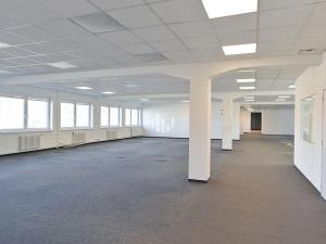 Pronájem kanceláře, Praha - Libeň, Na žertvách, 2000 m2