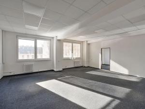 Pronájem kanceláře, Praha - Libeň, Na žertvách, 2000 m2