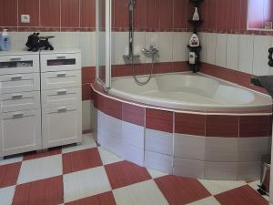 Prodej rodinného domu, Čachovice, Družstevní, 160 m2