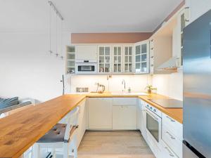 Pronájem bytu 2+kk, Praha - Holešovice, Sanderova, 58 m2