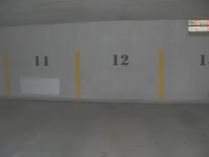 Pronájem garážového stání, Hradec Králové, Jungmannova, 6 m2