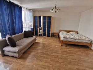 Pronájem bytu 1+kk, Praha - Strašnice, Vinohradská, 43 m2