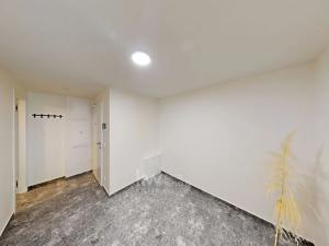 Pronájem bytu 2+kk, Praha - Modřany, Československého exilu, 65 m2