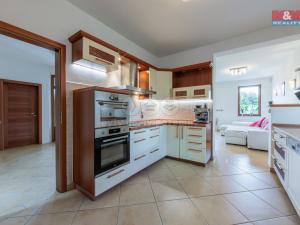 Prodej rodinného domu, Nová Role - Mezirolí, 221 m2