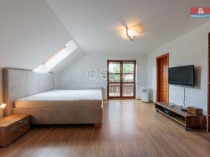 Prodej rodinného domu, Nová Role - Mezirolí, 221 m2