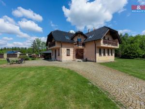 Prodej rodinného domu, Nová Role - Mezirolí, 221 m2