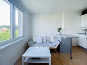 Pronájem bytu 2+kk, Praha - Liboc, Ruzyňská, 35 m2