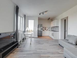 Pronájem bytu 1+kk, Praha - Strašnice, Zvěřinova, 48 m2