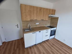 Pronájem bytu 2+kk, Hradec Králové, Václavkova, 51 m2