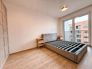 Pronájem bytu 2+kk, Praha - Hloubětín, Domalípova, 59 m2