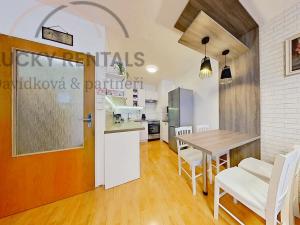 Pronájem bytu 2+kk, Praha - Prosek, Litoměřická, 42 m2