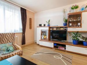 Prodej bytu 3+1, Hrádek, Družstevní, 75 m2