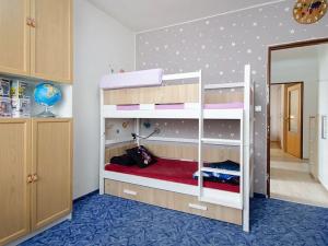 Prodej bytu 3+1, Hrádek, Družstevní, 75 m2