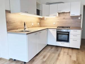 Pronájem bytu 2+kk, Praha - Vršovice, Kozácká, 44 m2