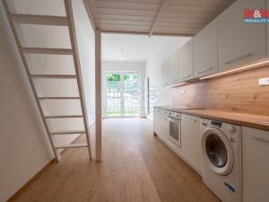 Pronájem bytu 1+kk, Praha, Českobrodská, 36 m2