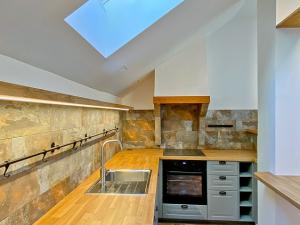Pronájem bytu 3+1, Praha - Nové Město, Na výtoni, 86 m2