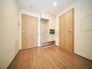 Pronájem bytu 2+kk, Praha - Vysočany, Sokolovská, 52 m2