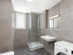 Pronájem bytu 2+kk, Praha - Hloubětín, Laponská, 52 m2