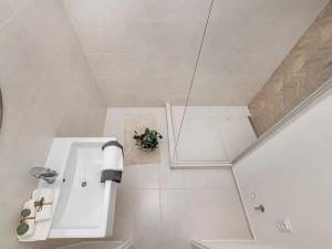 Prodej bytu 3+kk, Praha - Kamýk, Olbramovická, 68 m2