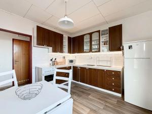 Pronájem bytu 3+1, Praha - Dejvice, Na Šťáhlavce, 70 m2