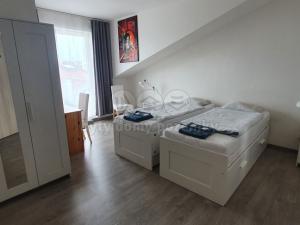 Pronájem atypického bytu, Praha, Zborovská, 114 m2