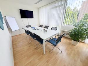 Pronájem kanceláře, Praha - Prosek, Litvínovská, 215 m2