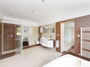 Prodej rodinného domu, Praha - Dolní Počernice, Bakurinova, 395 m2