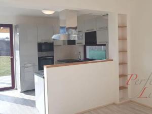 Pronájem rodinného domu, Jesenice, Jarní, 160 m2