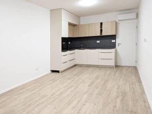 Pronájem bytu 2+kk, Hradec Králové, Pod Svahem, 57 m2