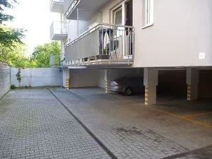 Pronájem garážového stání, Brno, Francouzská, 14 m2