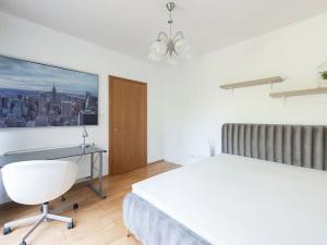 Pronájem bytu 2+1, Praha - Kobylisy, U třešňovky, 74 m2