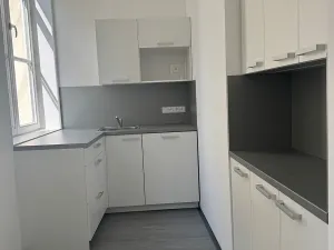 Pronájem kanceláře, Brno, Starobrněnská, 106 m2