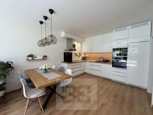 Pronájem bytu 2+kk, Praha - Modřany, Na Komořsku, 59 m2