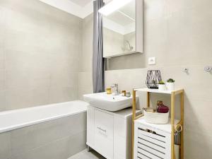 Prodej bytu 1+kk, Praha - Žižkov, Olgy Havlové, 33 m2
