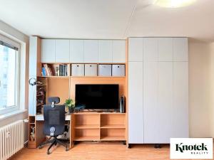 Pronájem bytu 2+kk, Brno, Strnadova, 47 m2