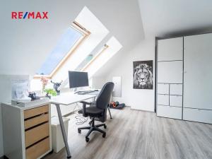 Prodej rodinného domu, Nupaky, K Parku, 156 m2