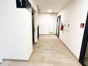 Pronájem bytu 1+kk, Praha - Košíře, Naskové, 37 m2