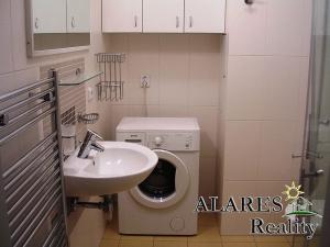 Pronájem bytu 1+kk, Praha - Prosek, Prosecká, 40 m2