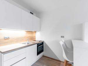 Pronájem bytu 1+kk, Praha - Vysočany, Bassova, 34 m2