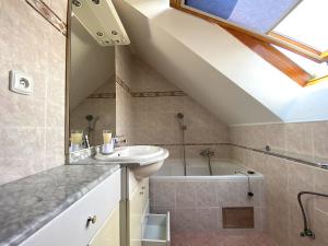 Pronájem bytu 2+1, Všenory, V Chaloupkách, 54 m2