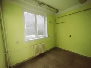 Pronájem obchodního prostoru, Hradec Králové, třída SNP, 80 m2