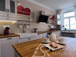 Prodej bytu 3+kk, Kašperské Hory, Náměstí, 90 m2