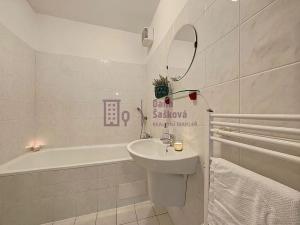 Pronájem bytu 2+1, Jindřichův Hradec, Kosmonautů, 57 m2